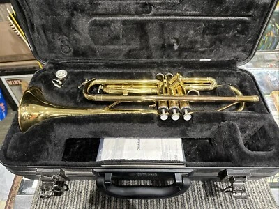 Trompeta Yamaha YTR-200ADII Serie Advantage con Boquilla y Estuche COMO NUEVA Foto 1 de 4