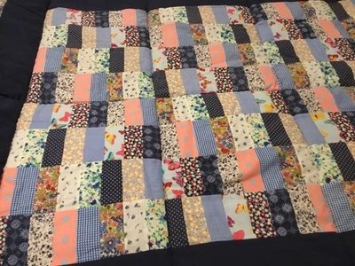 Edredón de retazos único acabado a mano Foto 1 de 4