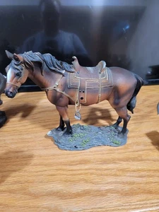 Figura de caballo y silla de montar detallada tema suroeste 12x9 - Imagen 1 de 11