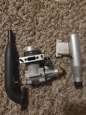 Motor Super Tigre GX.60 con 2 silenciadores comprado nuevo en 72 gran compresión Foto 1 de 4