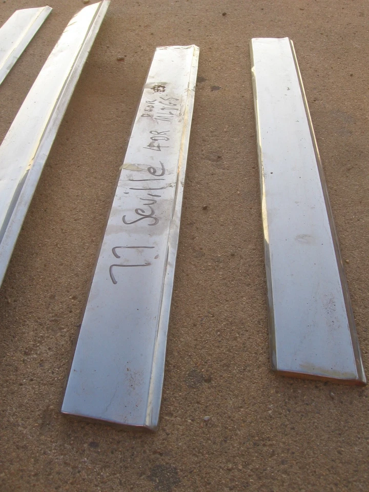 Cadillac Seville 1977-78 OEM puerta inferior moldura par trasero Foto 1 de 1