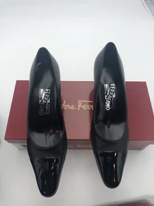 Salvatore Ferragamo spitz zulaufende Damen-Pumps 6 B Pattenlederkappe - Bild 1 von 4