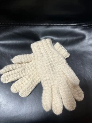 Guantes de lana crema tejidos a mano Cottagecore, obras de arte portátiles Foto 1 de 4
