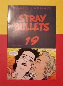 STRAY BULLETS COMIC by DAVID LAPHAM No 19 APRIL 1999 * "LIVE NUDE GIRLS!" - Picture 1 of 2