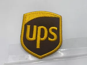 UPS NUOVO FERRO RICAMATO CON ETICHETTA TOPPA NOME DIVERSI STILI - Foto 1 di 7