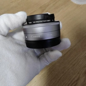 Canon EF-M 22mm f/2 STM Compact Prime Lens for Mirrorless Cameras, Silver - Picture 1 of 4