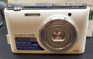 Samsung ST72 Compact Digital Camera Silver Tone 18.2MP 25 mm F25 5X New - Picture 1 of 7