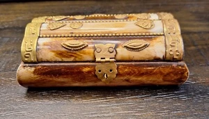 Vintage Hand Carved Jewerly Trinket Box With Brass Accents 5'' - Picture 1 of 18