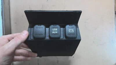 2014 Mazda 3 USB 12V120W DASH & AUX IN TRIM BEZEL OEM BHN2-644A1 free shipping Foto 1 de 3