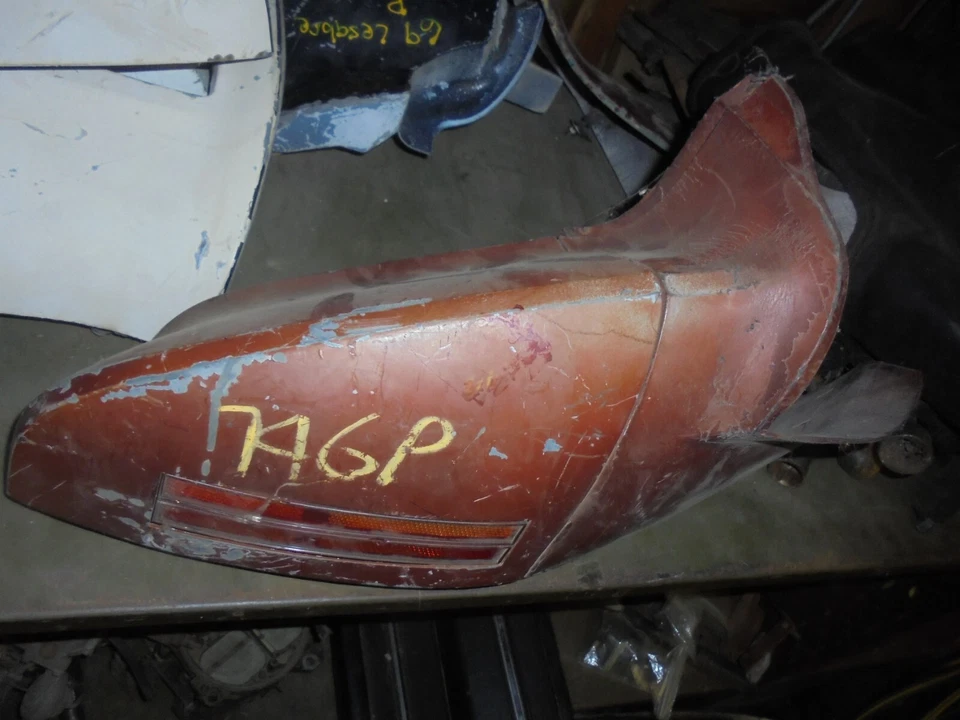 很好的原装油漆 1974 - 77 庞蒂亚克大奖赛左 1/4 面板 extn 带精美填料 — 第 1/1 张图片