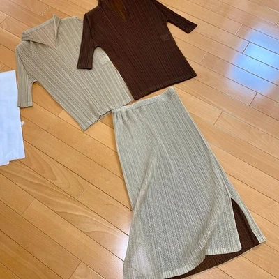 PLEATS PLEASE ISSEY MIYAKE Conjunto Top y Falda Bicolor Malla Beige/Marrón de Japón Foto 1 de 4