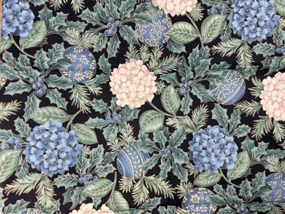 Tela de edredón V.I.P Cranston hojas de acebo hortensias adorno de Navidad 1 yarda Foto 1 de 3