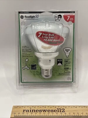 Proyector exterior GE 26 vatios (equivalente a 90 vatios) 47483 reflector Energy Smart Foto 1 de 4