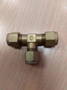 5/16" OD B500-3 SWAGELOK BRASS TWIN FERRULE COMPRESSION EQUAL TEE - Picture 1 of 1