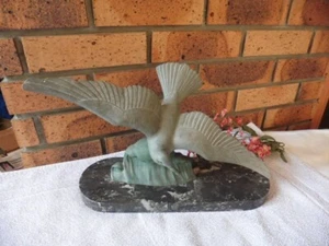ANCIEN BRONZE SUR SOCLE EN MARBRE"ENVOL D UNE MOUETTE SUR UNE VAGUE" - Picture 1 of 10