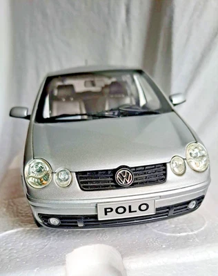 VOLKSWAGEN POLO 2001 Anson 1:18 silver dealer edition, come nuovo/as new - Immagine 1 di 4