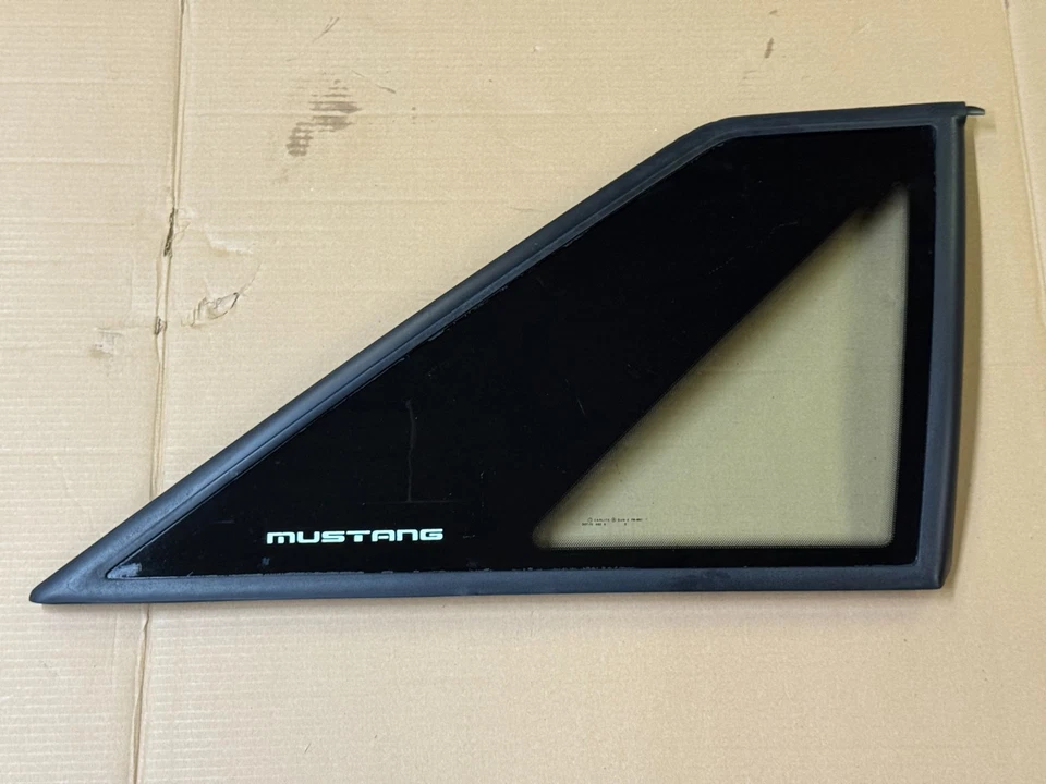 87-93 福特野马四分之一窗玻璃乘客侧挂架原始设备制造商 Carlite GT — 第 1/4 张图片