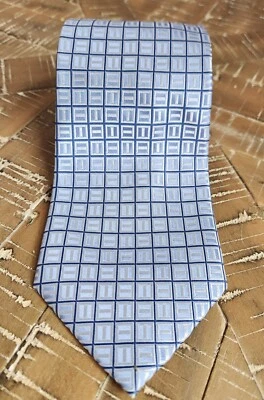 Jones New York 蓝色和银色方形设计 3.5 英寸男式 100% 真丝领带 — 第 1/4 张图片