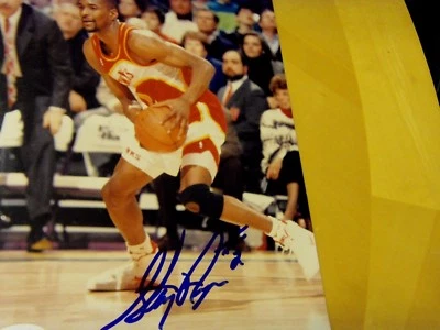 Foto 8x10 firmada por Stacey Augmon de los Atlanta Hawks - Holograma autenticado JSA Foto 1 de 3