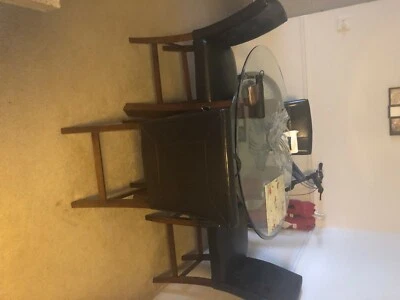 Comedor - Venta de mudanzas - MESA DE CRISTAL, 4 SILLAS DE CUERO Foto 1 de 3