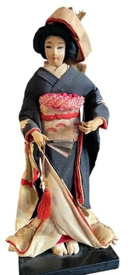 Винтажная японская кукла гейша Kyugetsu шелковое кимоно 16 дюймов вентилятор с деревянным основанием - Изображение 1 из 4