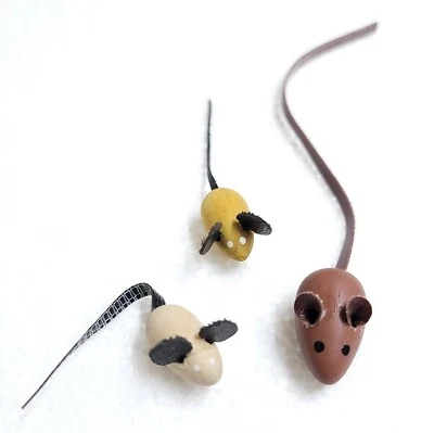 JHB Wooden Mouse Button Country City Long Tail Cute Novelty Mice Sewing Craft - Image 1 of 3