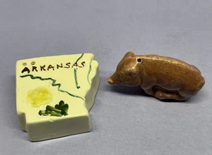VTG Parkcraft Arkansas State Boar Pig Salt & Pepper Shakers Side Glance 1950s - Picture 1 of 7