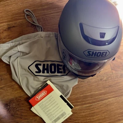 CAPACETE DE MOTOCICLETA DE RUA MODULAR PRATA CLARA SHOEI ROSTO INTEIRO PONTO - Imagem 1 de 4