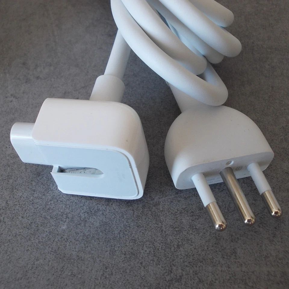 apple prolunga per alimentatore macbook MW2N3 1,8m spina italiana bipasso 10A - Immagine 1 di 2