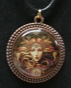 Schöner Medusa Glas & Metall Anhänger 1,25" - Bild 1 von 4