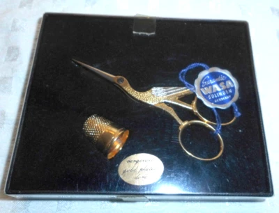 Stickschere "Storch" vergoldet 9,2cm + Fingerhut - Bild 1 von 4