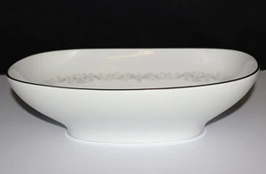 Cuenco de verduras ovalado Noritake AMY 2154 flores blancas 9 7/8", Japón - Imagen 1 de 6