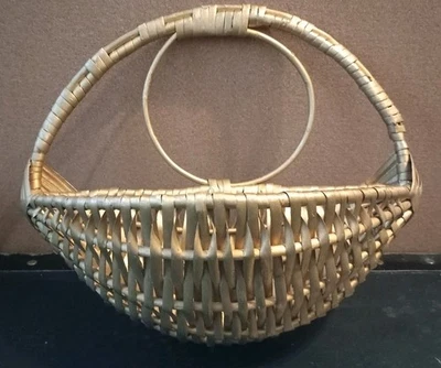 Vintage Gold Wicker Basket Hanging Wall Pocket Storage Flower   Farmhouse 13” - Image 1 of 3