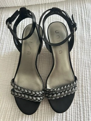 Sandalias de cuña Unisa para mujer negras y plateadas con tiras de corcho 4 pulgadas talla 8 Foto 1 de 4