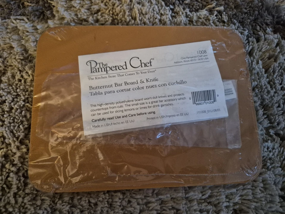 Juego de tabla y cuchillo de barra Pampered Chef Butternut #1008 NUEVO polietileno  Foto 1 de 4