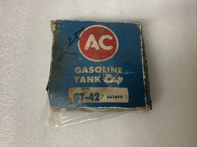 Tapa del tanque de gasolina Mercury Comet y Ford Falcon (1960 - 1961) original GM NUEVO DE STOCK Foto 1 de 4