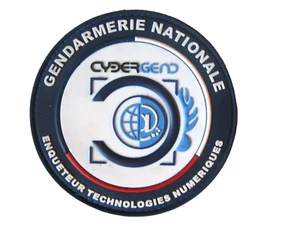 COLLECTION GEND / CYBER ENQUETEUR TECHNOLOGIES NUMERIQUES SCRATCH AU DOS 85MM - Picture 1 of 1
