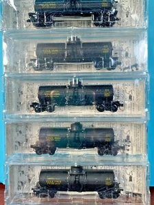 N Scale Kadee 65062 (5) Pack UTLX Tank Cars - Picture 1 of 2