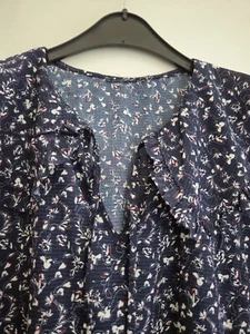 Schickes legeres Sommerkleid / Stufenkleid Gr. 44 blau gemustert - Bild 1 von 4