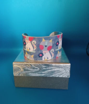 Handmade aluminum cuff bracelet cats — 第 1/4 张图片
