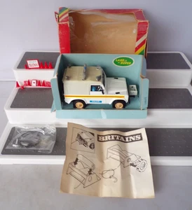 BRITAINS 9691 POLICE LAND ROVER DEFENDER 90 POLLER SCHILDER SEILWINDE - Bild 1 von 19