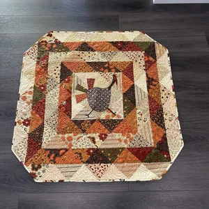 Patchwork Erntedank Tischdecke Herbst gesteppt, wendbar, 40”x41,25” - Bild 1 von 9