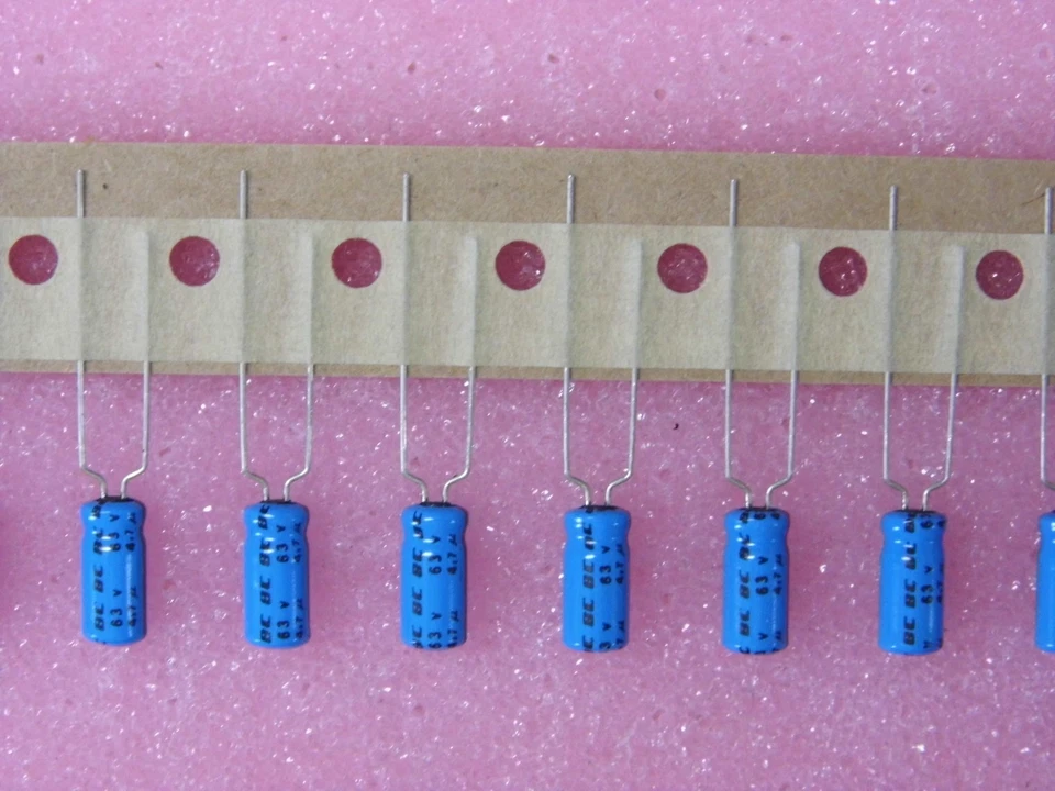 Lot x 25: condensateur chimique radial 4.7µF 4.7uF 4.7MF 63V ~ entraxe de 5.08mm