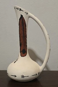 COLLECTIBLE SIGNED HAND PAINTED HANDLED VASE FEATHERS AND ARROWS - Picture 1 of 13