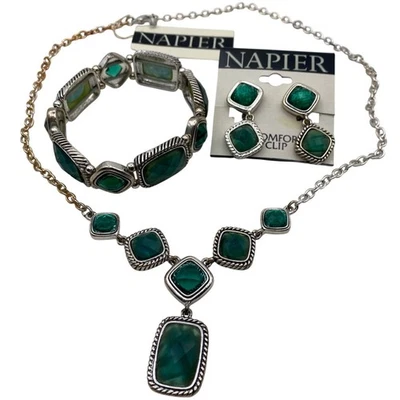 NUEVO CON ETIQUETAS Napier Tono Plata Verde Teal Facetado Piedra Collar Pendientes MIRAR Foto 1 de 4