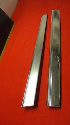 1978 1979 LINCOLN CONTINENTAL QUARTER MOLDING LOWER PAIR TRIM - Image 1 of 4