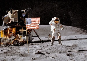 Tarjeta de felicitación de postal lenticular 3D Jumping on the Moon - Imagen 1 de 1