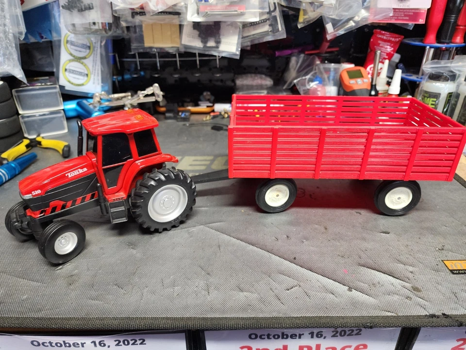2001 Maisto Hasbro TONKA Plastic/Diecast 510 Toy Tractor IH JLE ERTL Trailer - Image 1 of 4