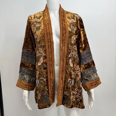 Kimono floral John Mark tamanho S bordado de veludo manga algemada frente aberta $149 - Imagem 1 de 4