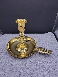 Candelabro grande de latón macizo de colección con mango de piña pulido - Imagen 1 de 10